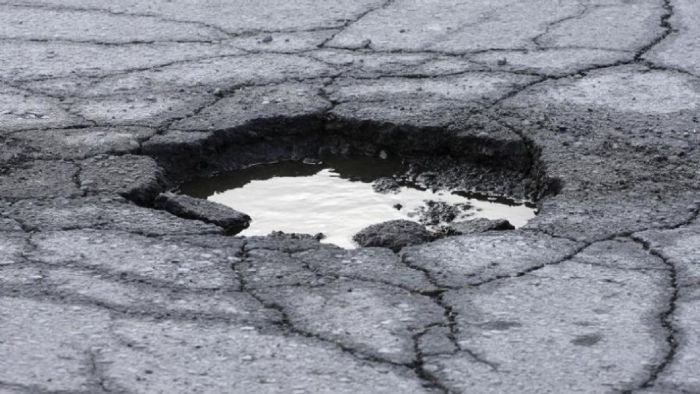4 εκατομμύρια...λακκούβες